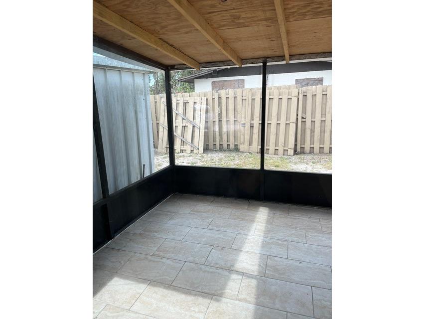 50 Midwest Parkway Sarasota FL 34232 A4684438 image16