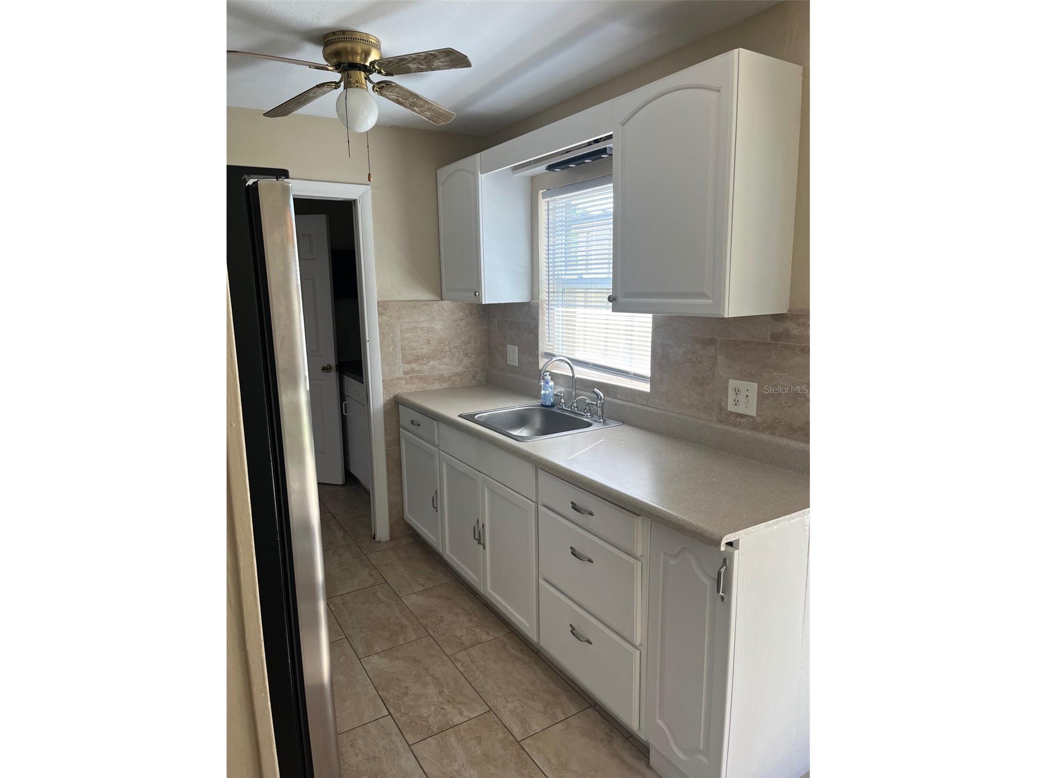 50 Midwest Parkway Sarasota FL 34232 A4684438 image5