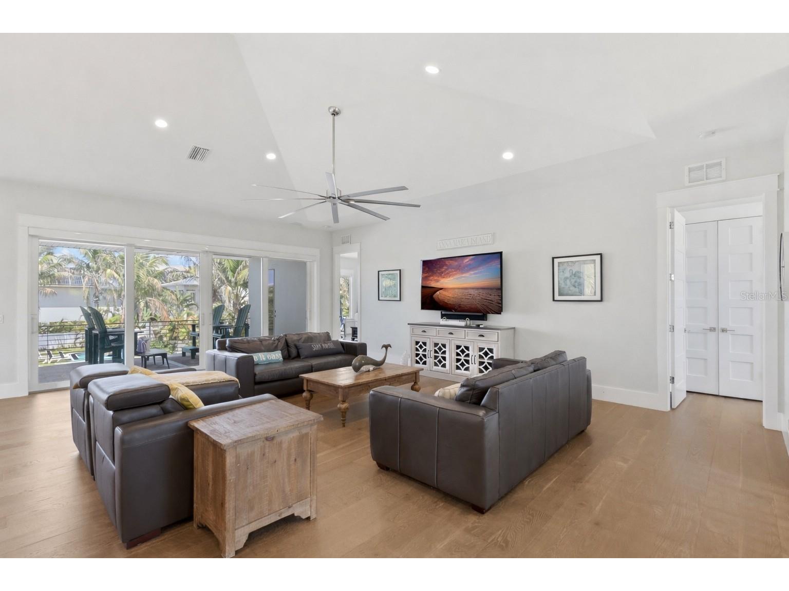 50 N Shore Drive Anna Maria FL 34216 A4677955 image8
