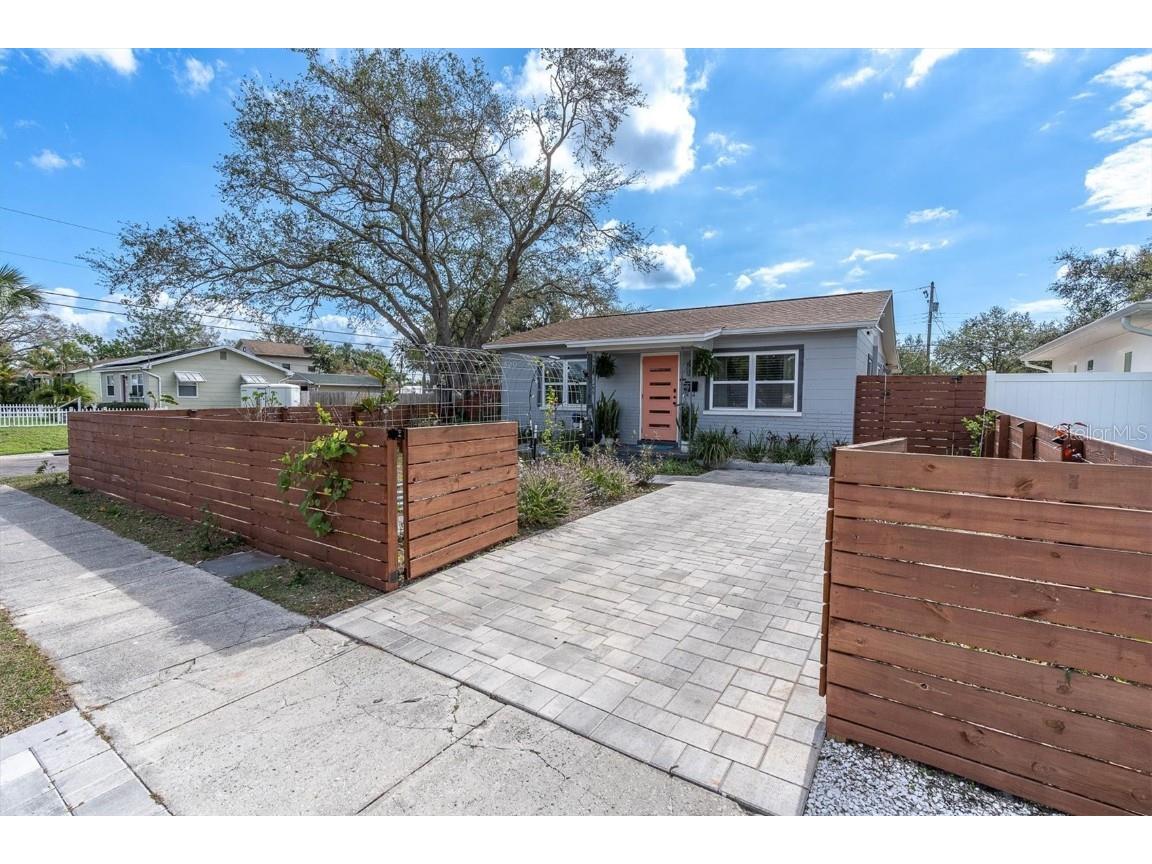 500 49th Avenue N Saint Petersburg FL 33703 TB8346865 image1