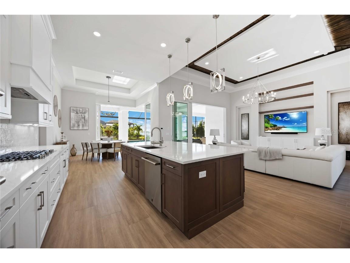 500 Blue Shell Loop Sarasota FL 34240 A4669351 image12