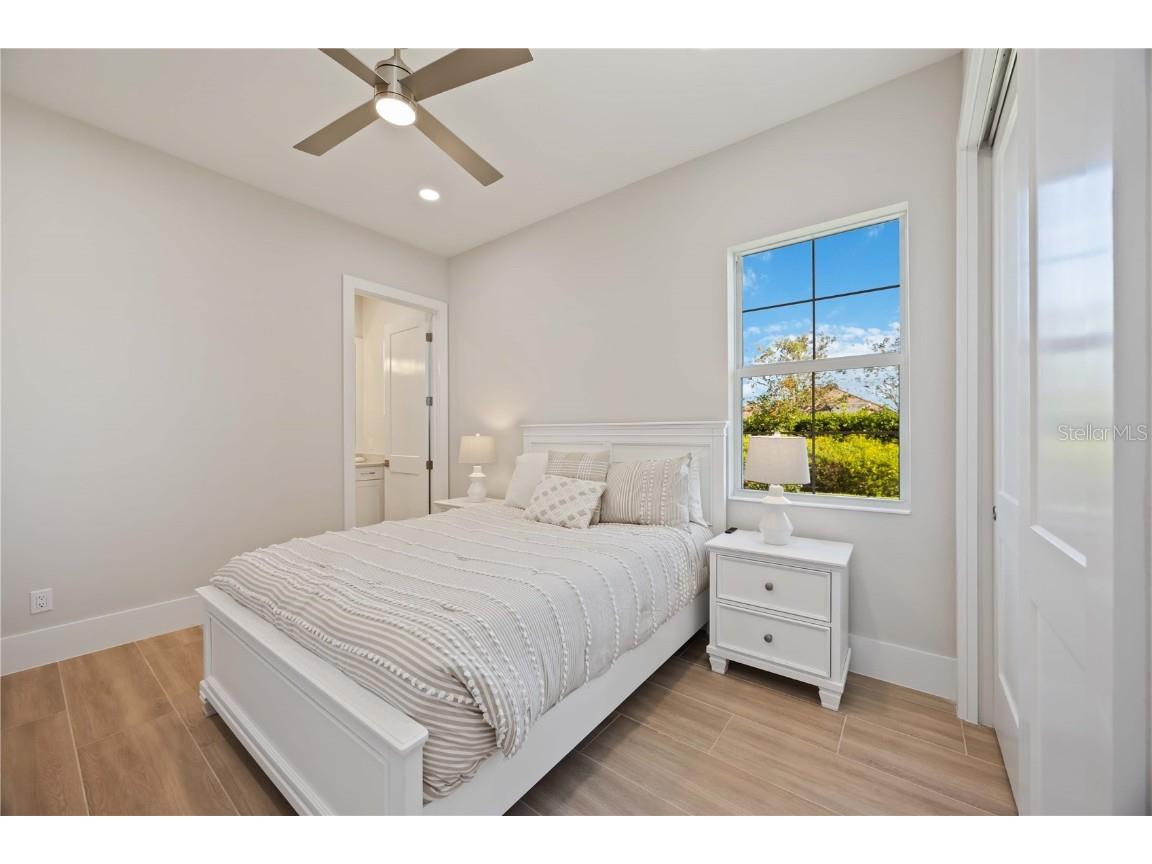 500 Blue Shell Loop Sarasota FL 34240 A4669351 image18