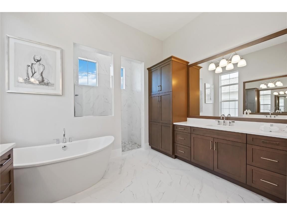 500 Blue Shell Loop Sarasota FL 34240 A4669351 image33