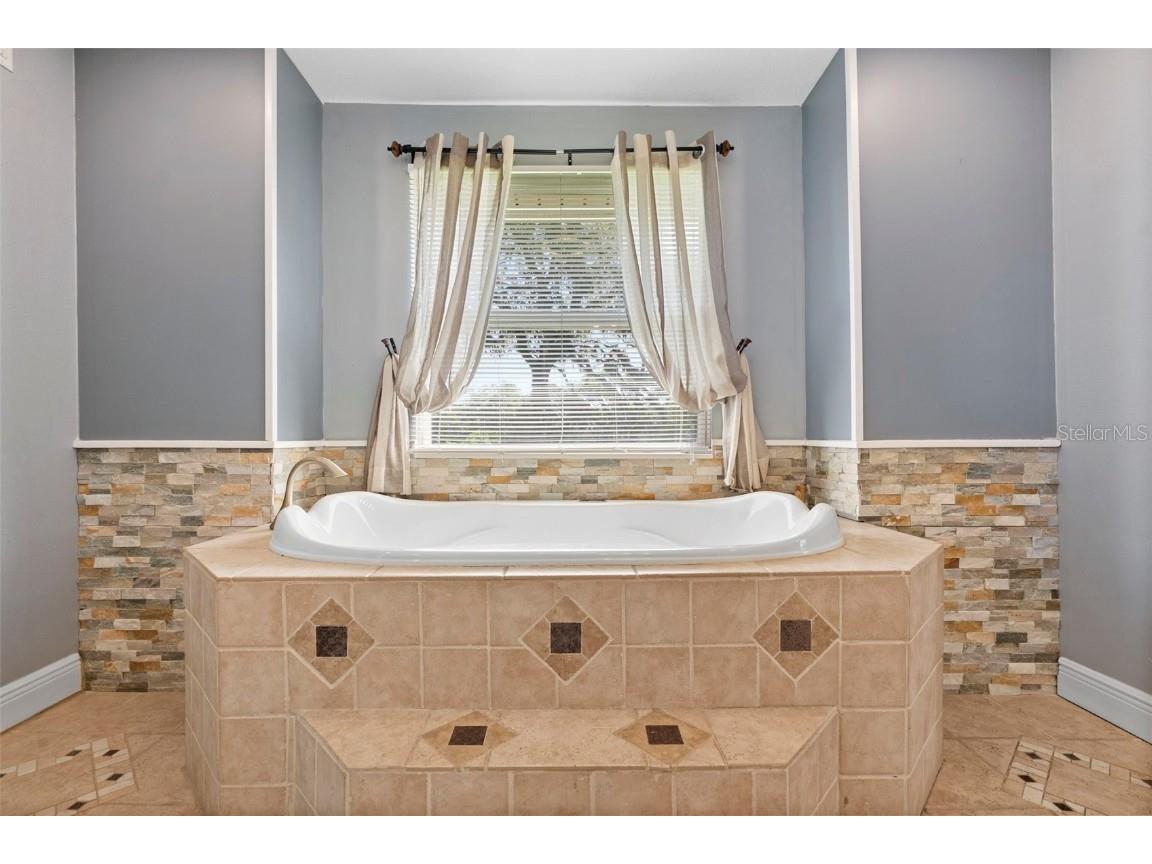 500 Forest Lake Drive Altamonte Springs FL 32714 V4944996 image27