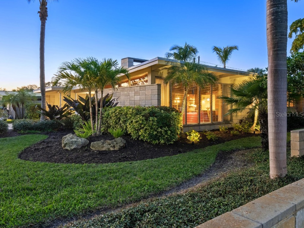 500 Gulf Street Venice FL 34285 - PUBLIC BEACH ACCESS NEARBY A4559778 image1