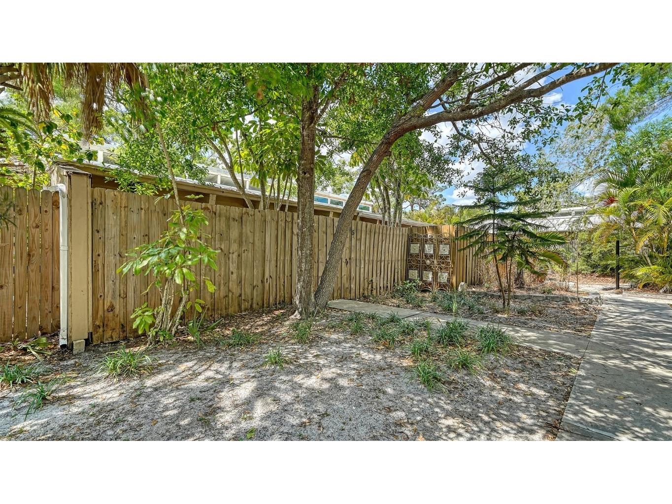 500 N Jefferson Avenue #B-5 Sarasota FL 34237 A4647638 image3