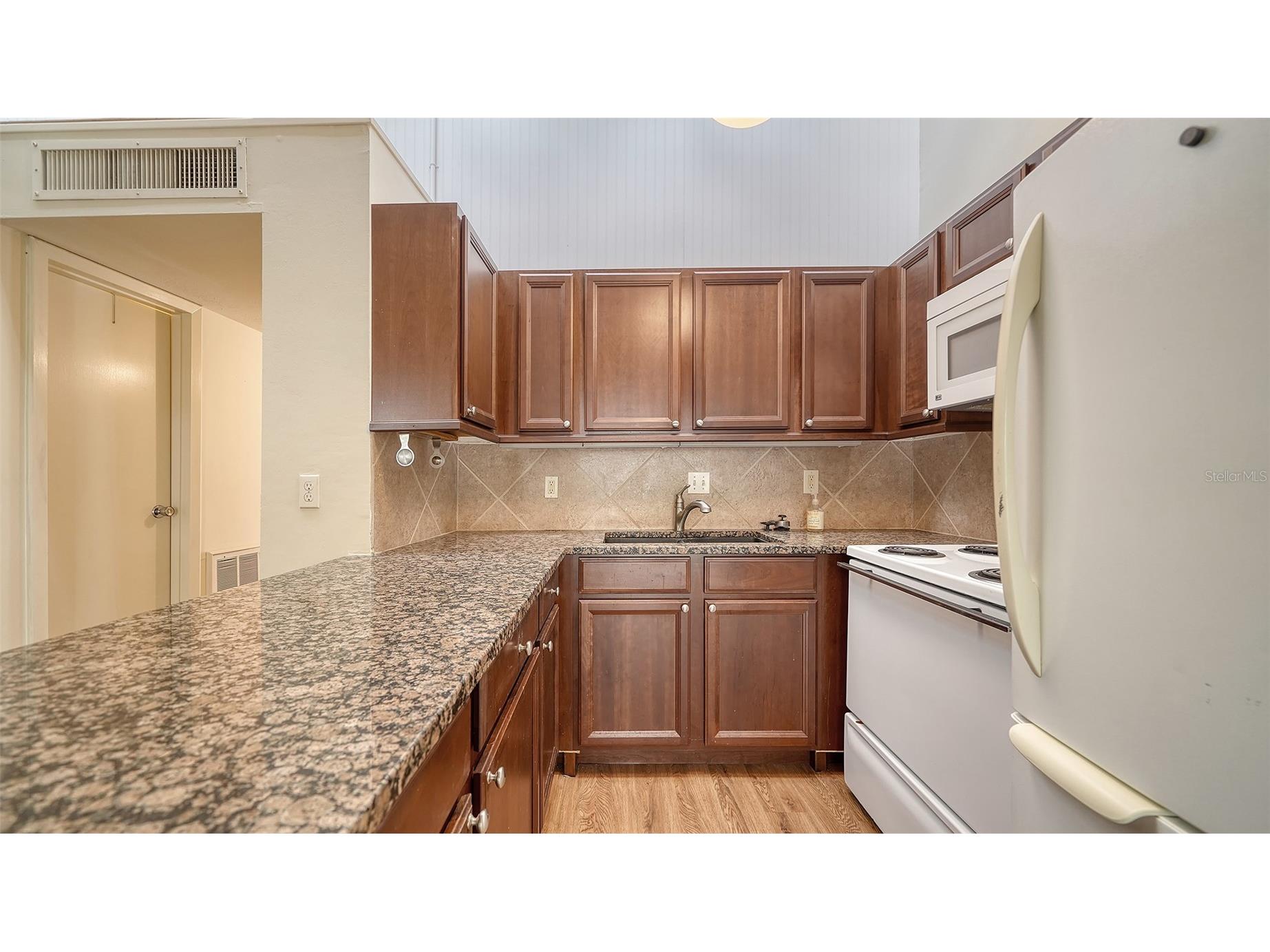 500 N Jefferson Avenue #B-5 Sarasota FL 34237 A4700881 image5