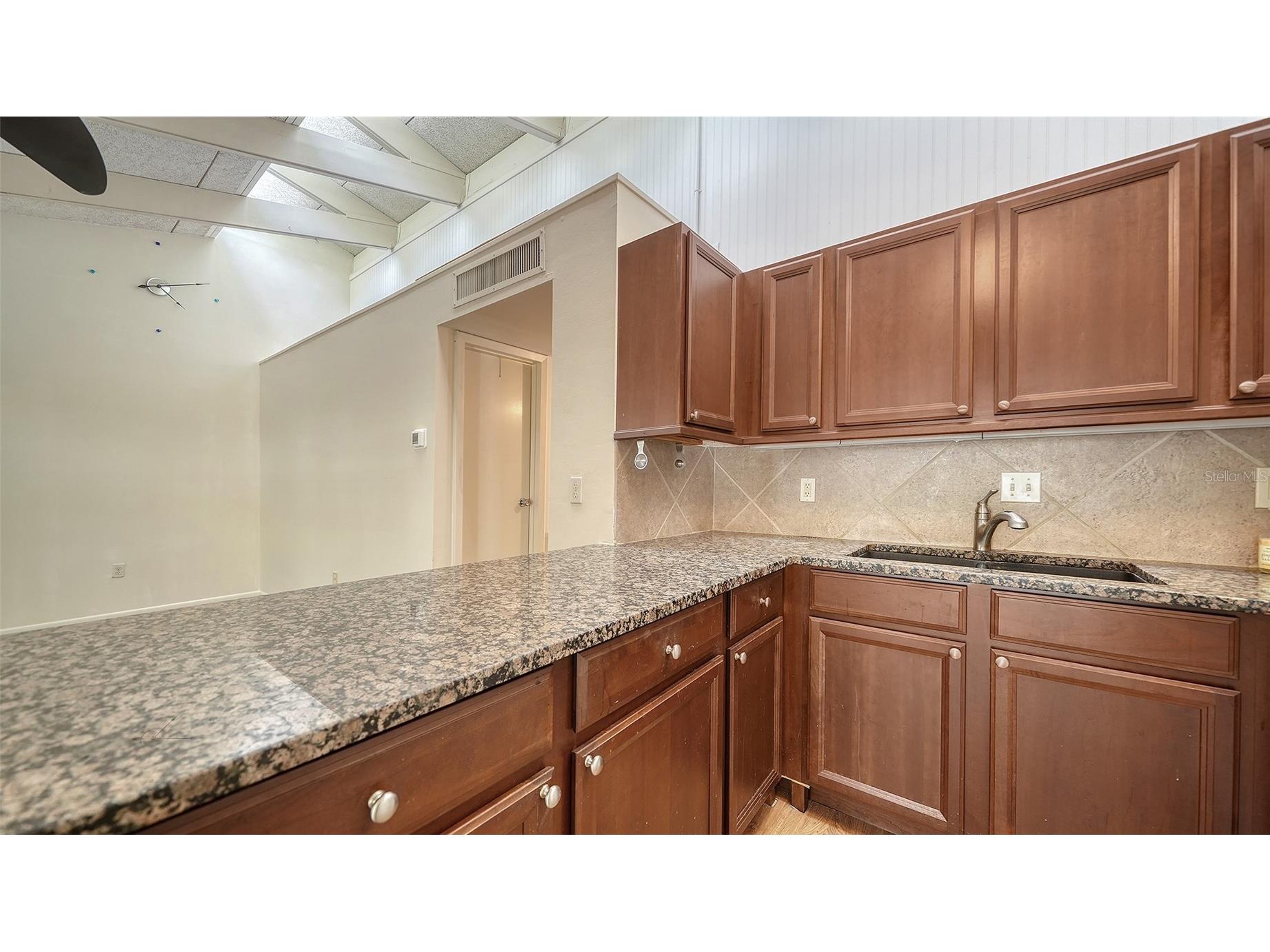 500 N Jefferson Avenue #B-5 Sarasota FL 34237 A4700881 image9