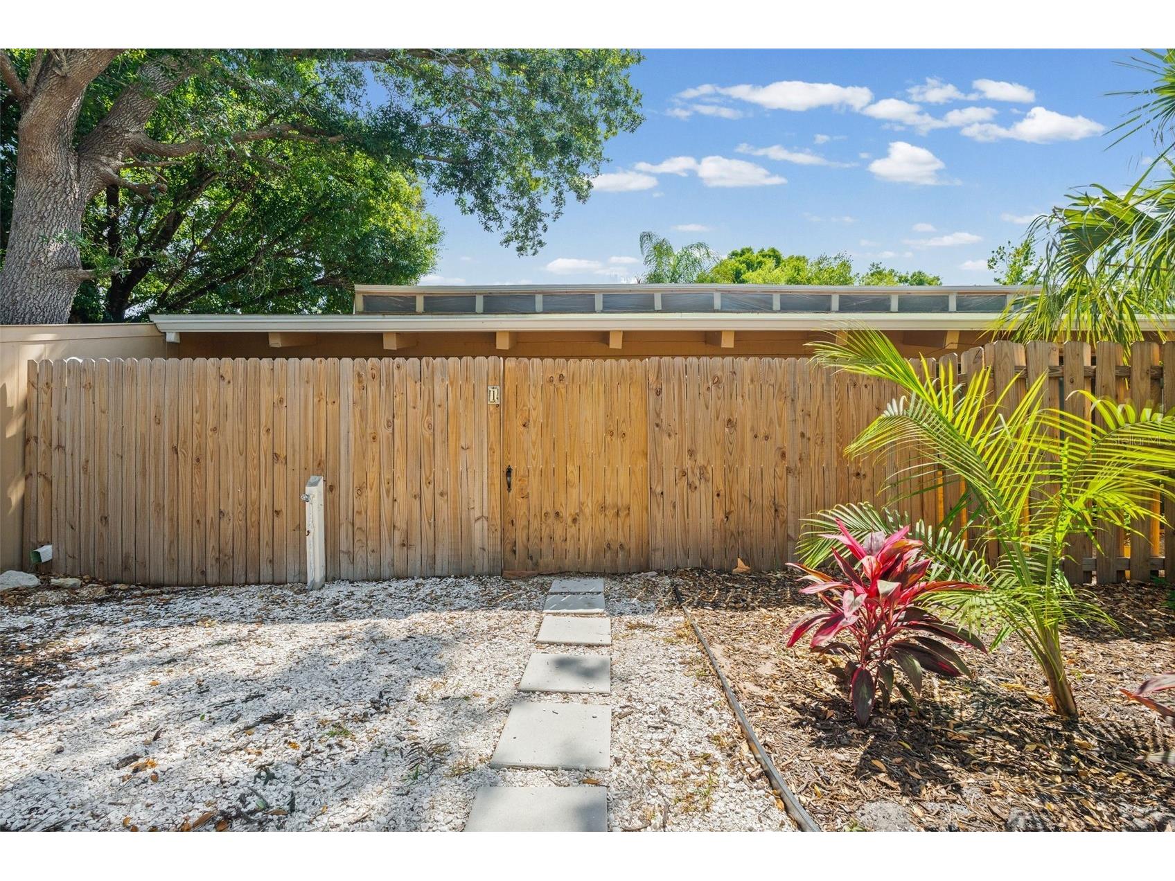 500 N Jefferson Avenue #H1 Sarasota FL 34237 A4691099 image1