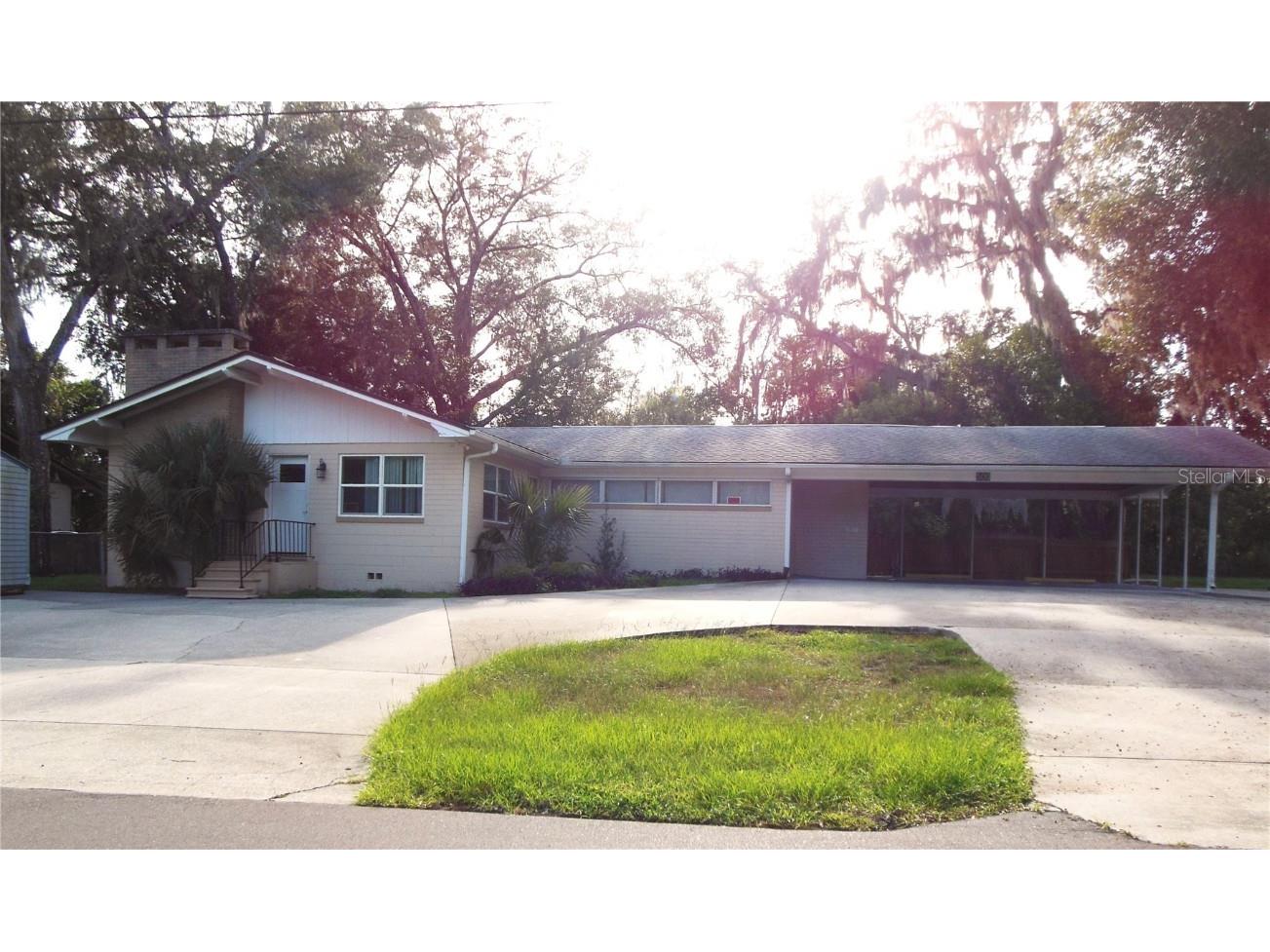 500 S Dexter Avenue Deland FL 32720 V4931978 image1