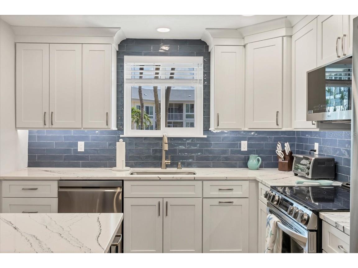 500 S Washington Drive #11A Sarasota FL 34236 A4661365 image10