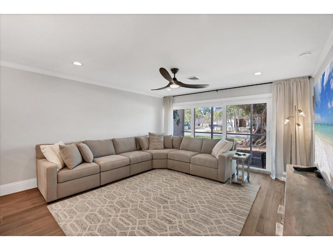 500 S Washington Drive #11A Sarasota FL 34236 A4661365 image2