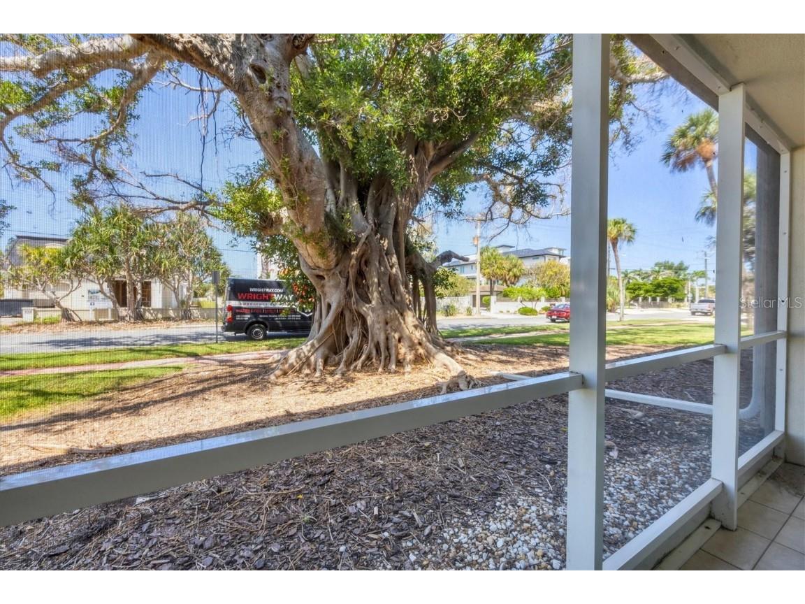 500 S Washington Drive #11A Sarasota FL 34236 A4661365 image25