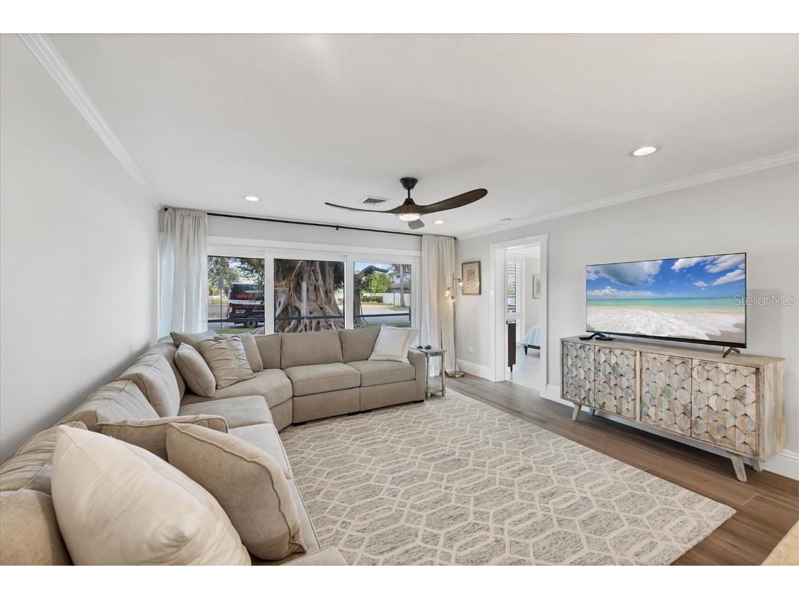 500 S Washington Drive #11A Sarasota FL 34236 A4661365 image3