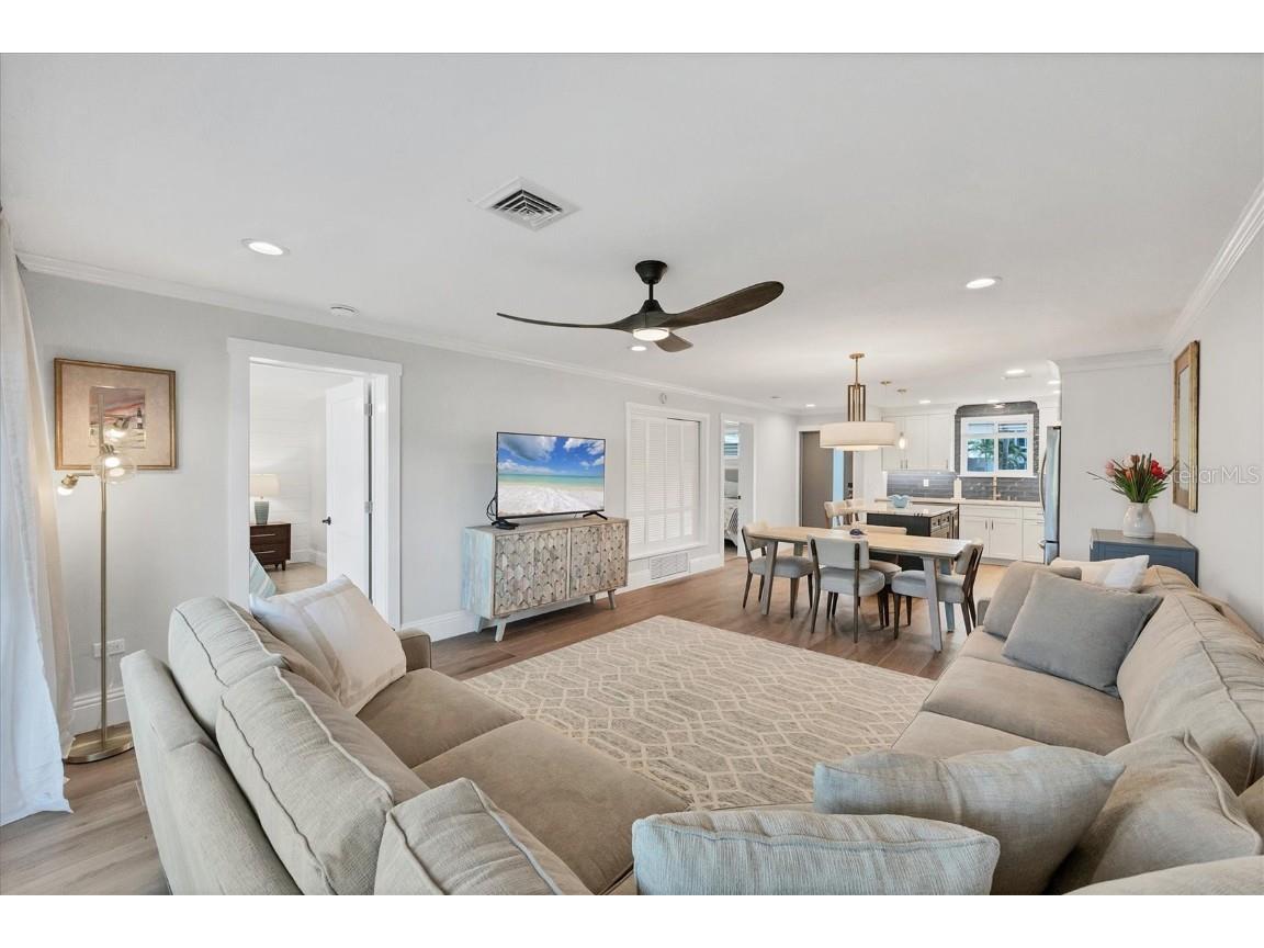 500 S Washington Drive #11A Sarasota FL 34236 A4661365 image4