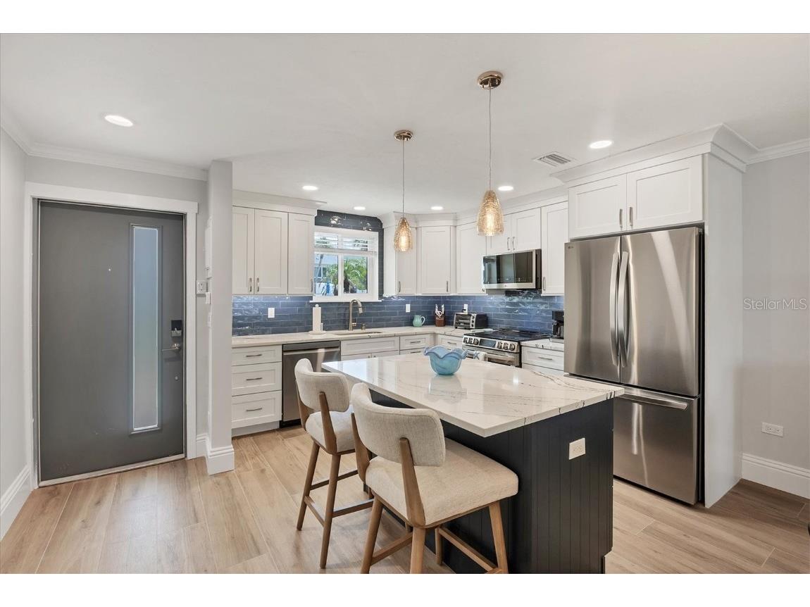 500 S Washington Drive #11A Sarasota FL 34236 A4661365 image6