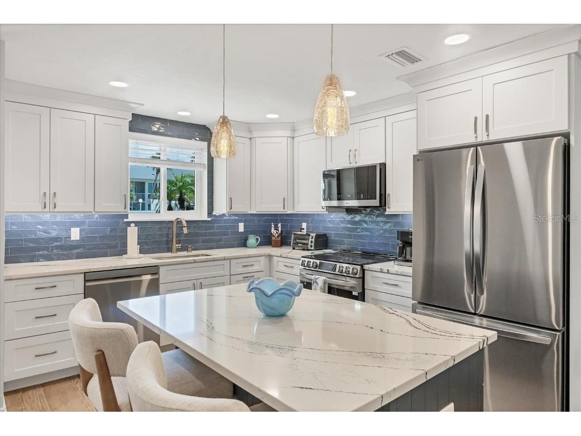 500 S Washington Drive #11A Sarasota FL 34236 A4661365 image7