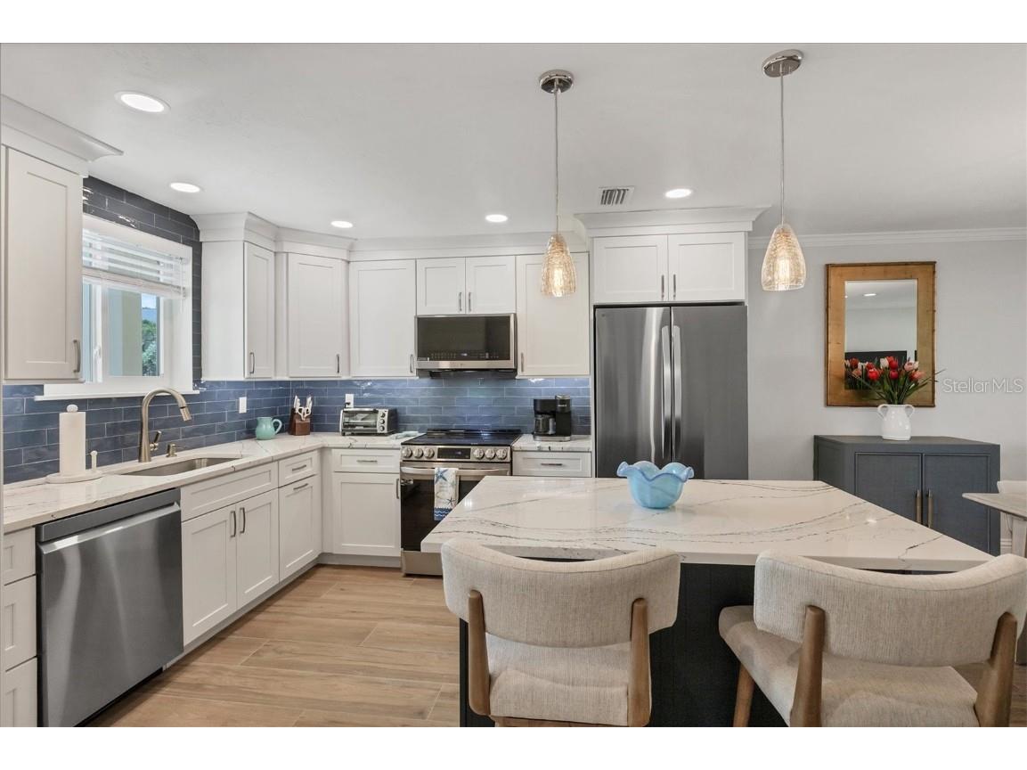 500 S Washington Drive #11A Sarasota FL 34236 A4661365 image8