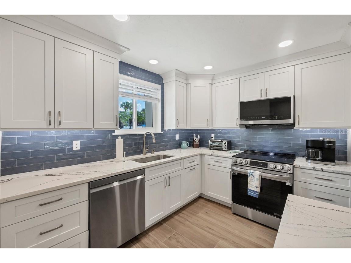 500 S Washington Drive #11A Sarasota FL 34236 A4661365 image9