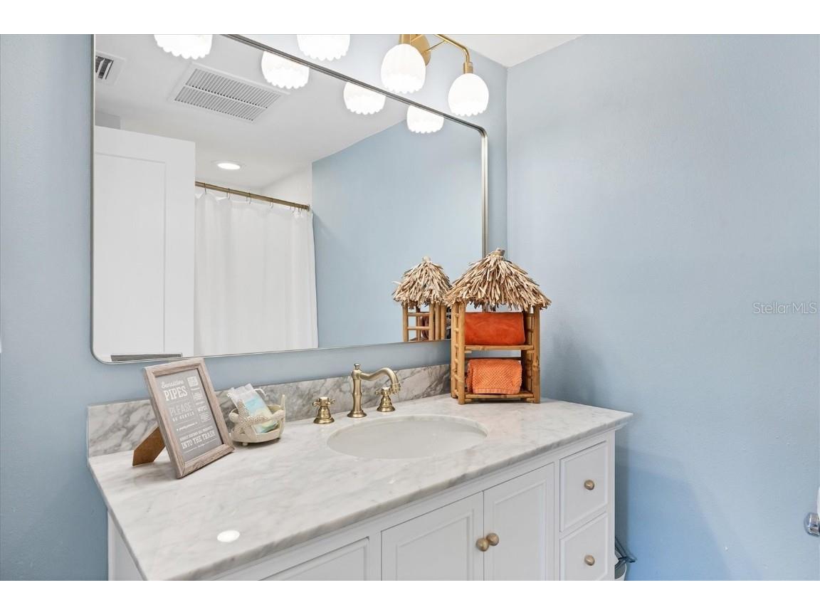 500 S Washington Drive #14A Sarasota FL 34236 A3942397 image24