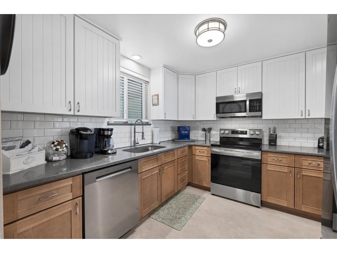 500 S Washington Drive #14A Sarasota FL 34236 A3942397 image8