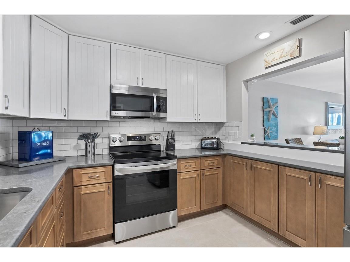 500 S Washington Drive #14A Sarasota FL 34236 A3942397 image9