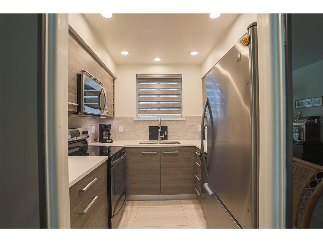 500 S Washington Drive #16A Sarasota FL 34236 A4433436 image10