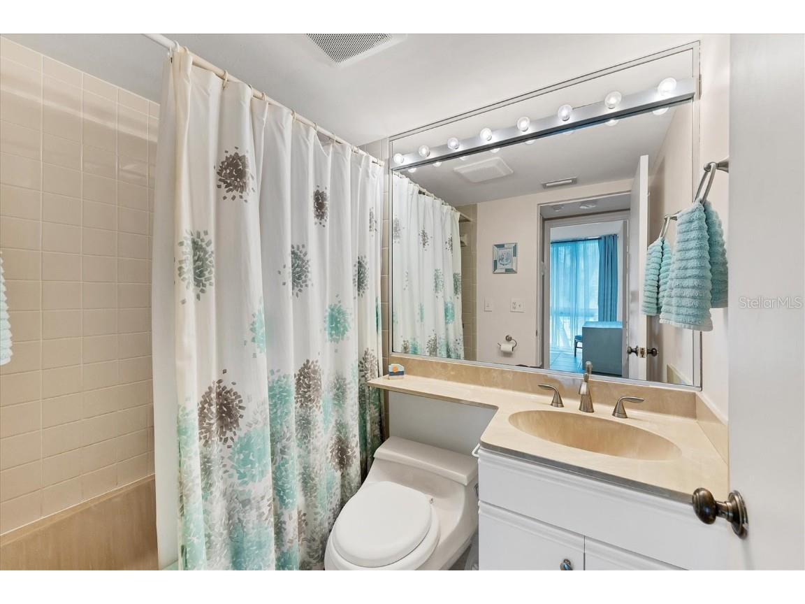 500 S Washington Drive #17B Sarasota FL 34236 A4564208 image16