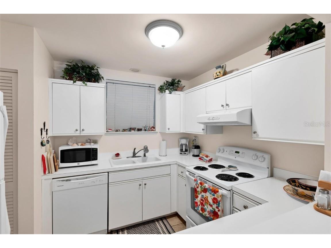 500 S Washington Drive #17B Sarasota FL 34236 A4564208 image4