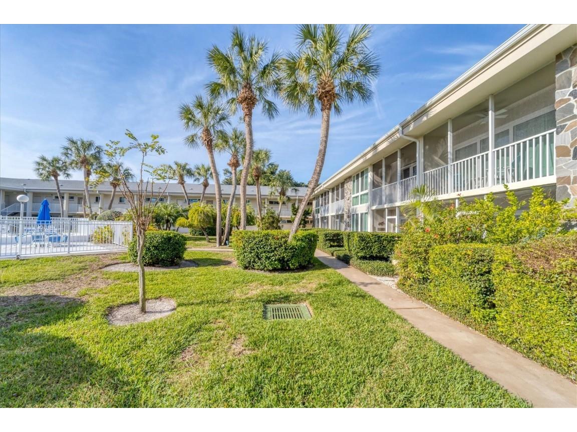 500 S Washington Drive #18B Sarasota FL 34236 A4555248 image1