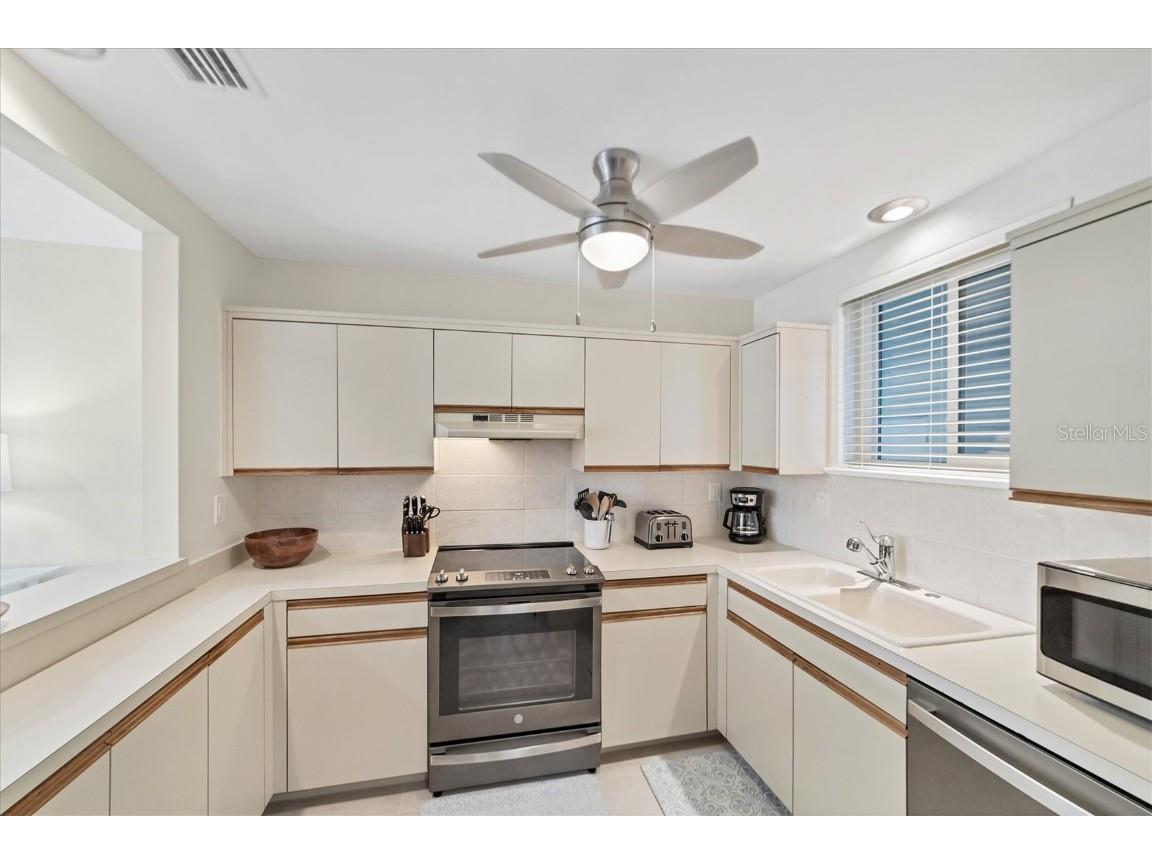 500 S Washington Drive #18B Sarasota FL 34236 A4555248 image5