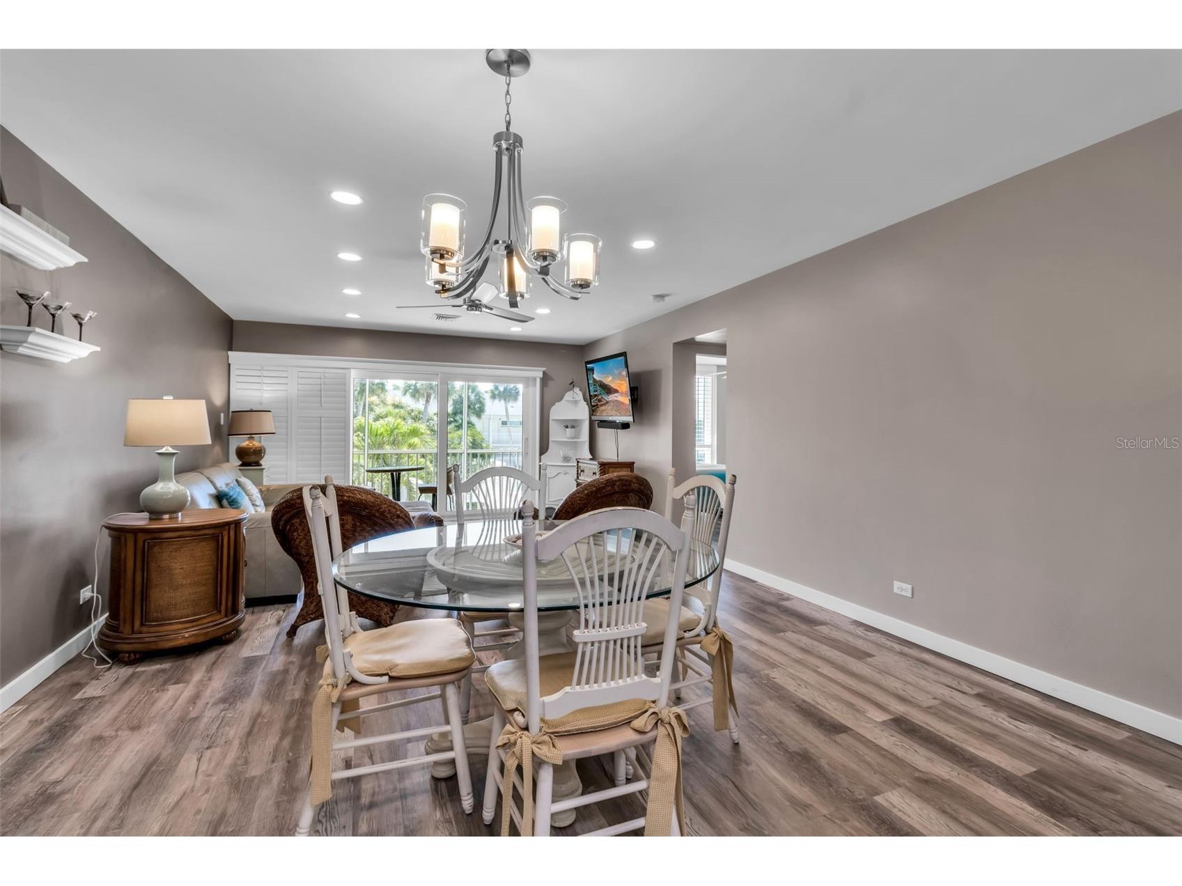 500 S Washington Drive #19B Sarasota FL 34236 A4686209 image7