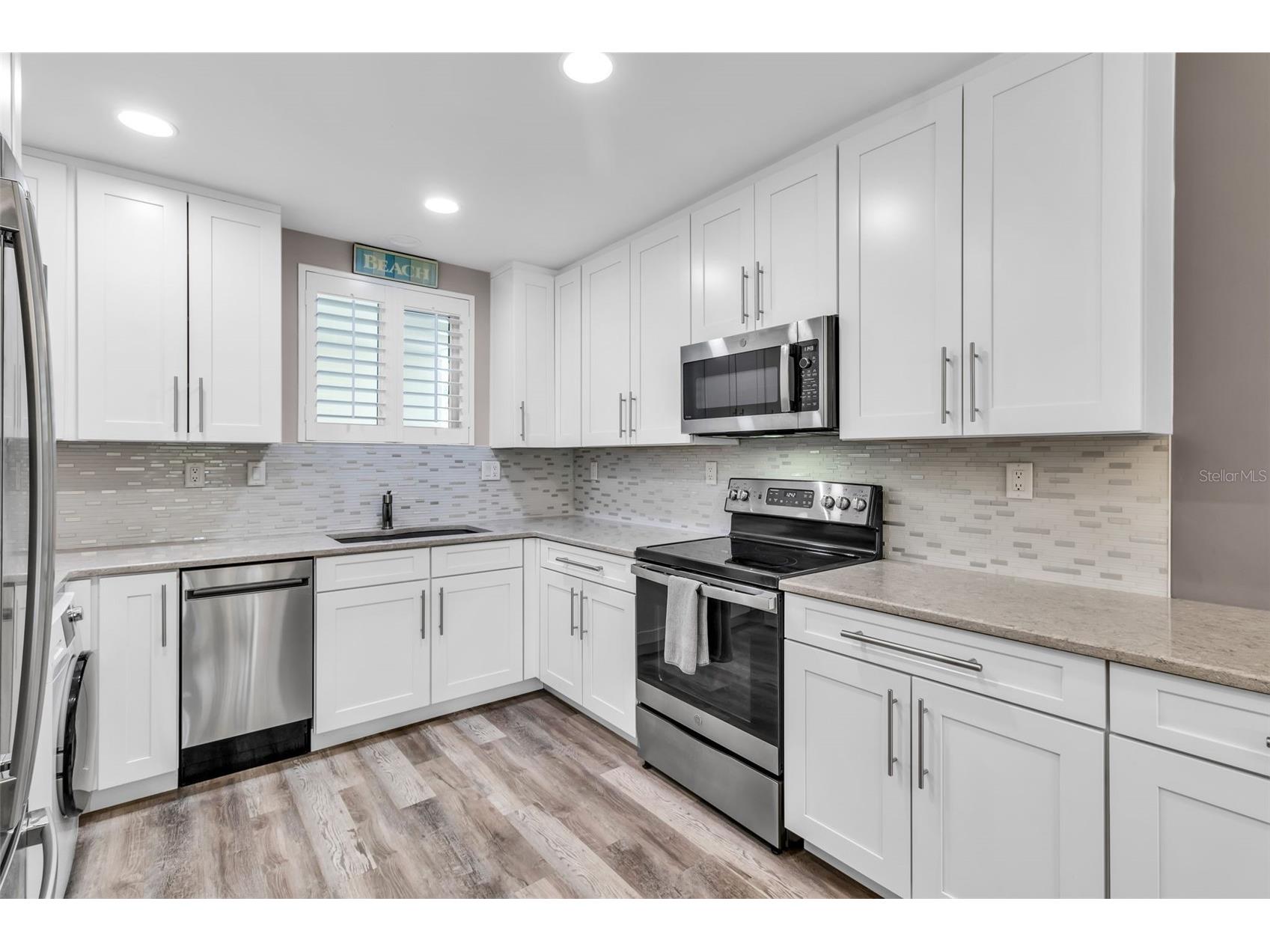 500 S Washington Drive #19B Sarasota FL 34236 A4686209 image9