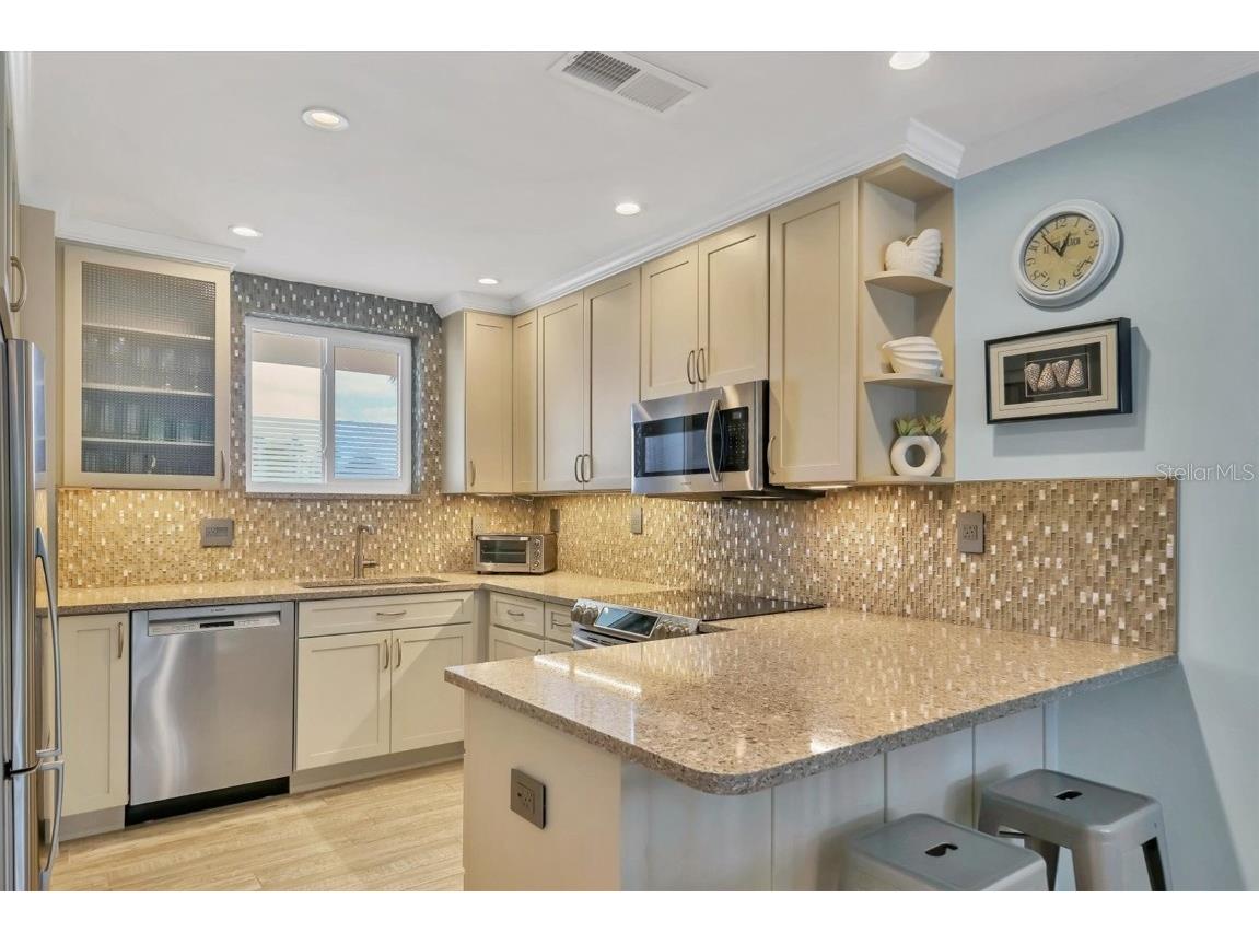 500 S Washington Drive #25B Sarasota FL 34236 A4673359 image10