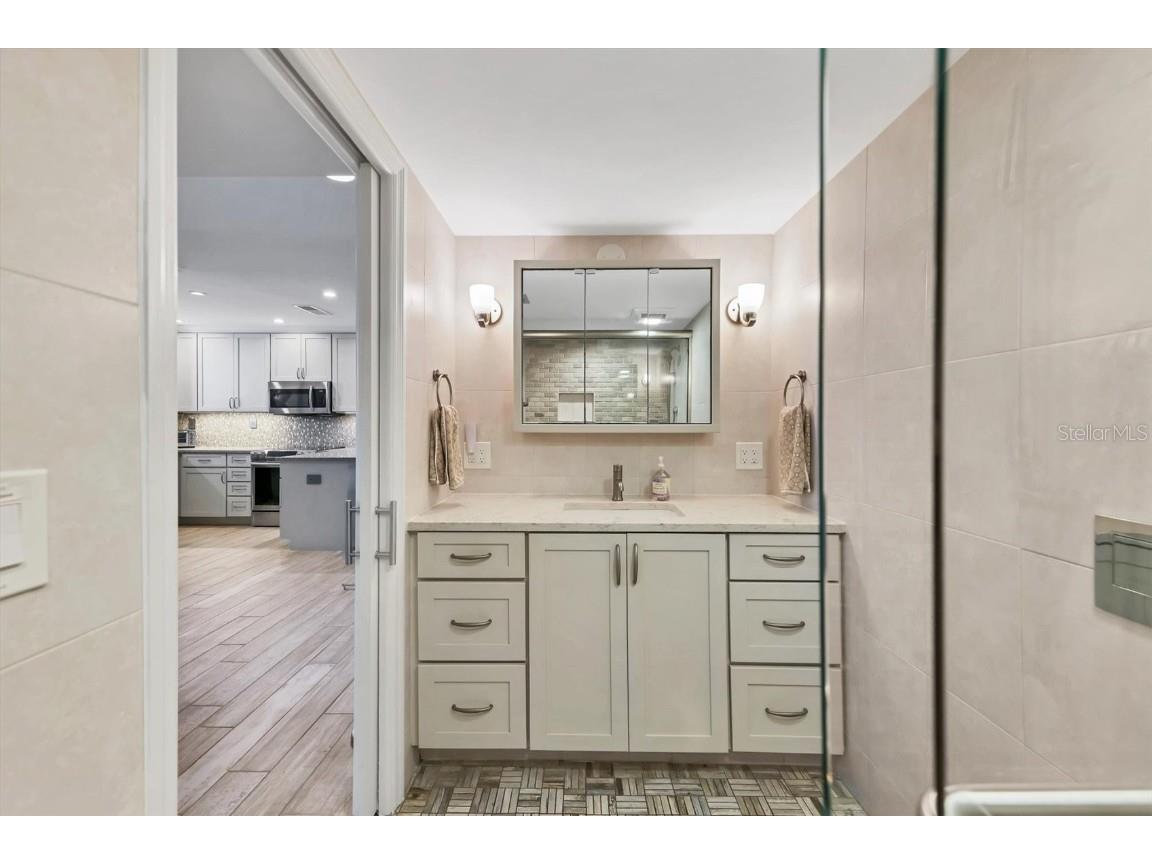 500 S Washington Drive #25B Sarasota FL 34236 A4673359 image14