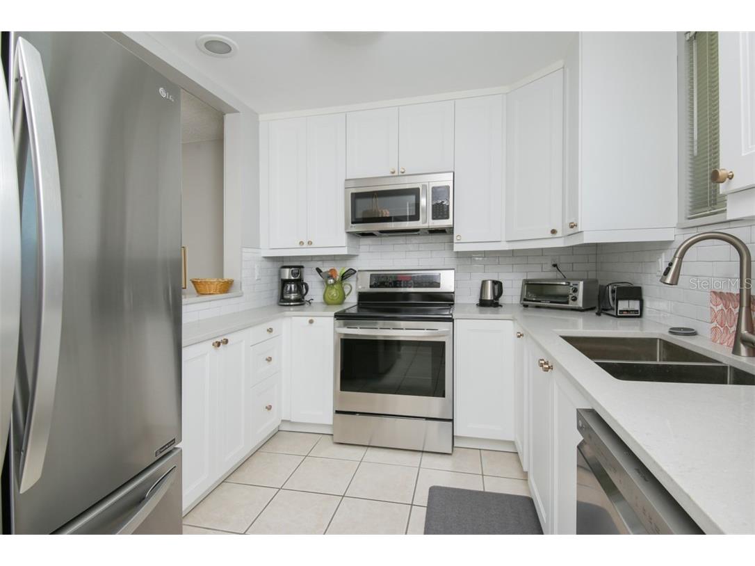 500 S Washington Drive #26B Sarasota FL 34236 A4163904 image6