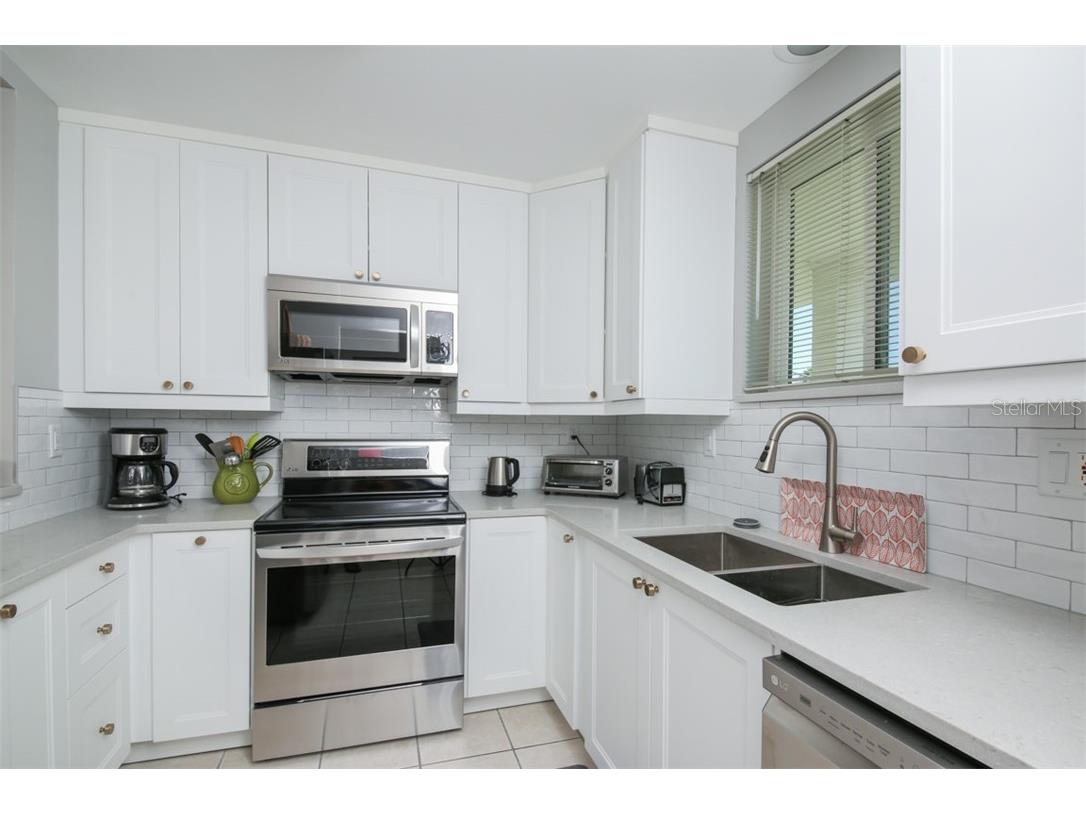 500 S Washington Drive #26B Sarasota FL 34236 A4163904 image7