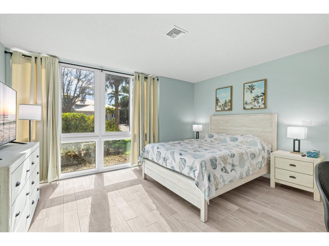 500 S Washington Drive #2A Sarasota FL 34236 A4674762 image12