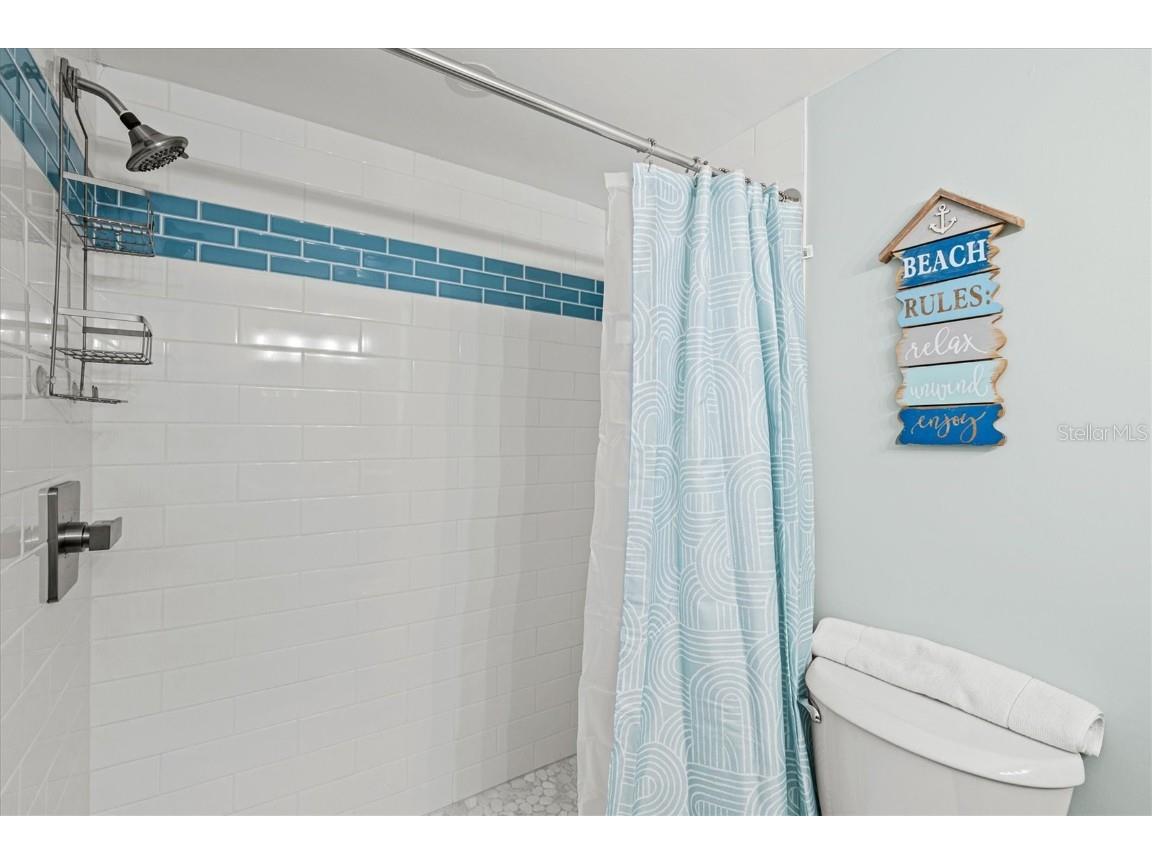 500 S Washington Drive #2A Sarasota FL 34236 A4674762 image17