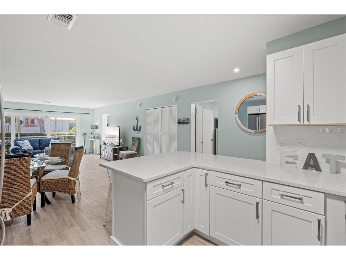 500 S Washington Drive #2A Sarasota FL 34236 A4674762 image4