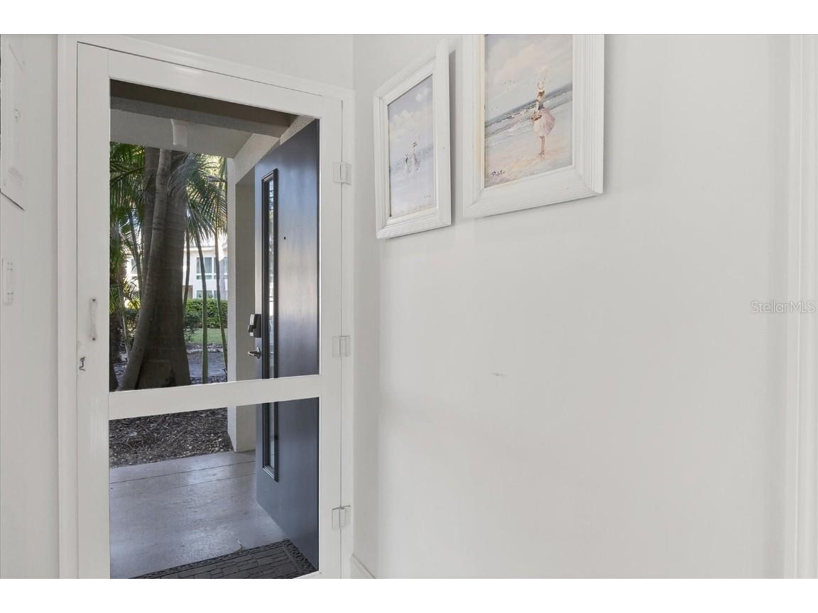 500 S Washington Drive #3A Sarasota FL 34236 A4670508 image2