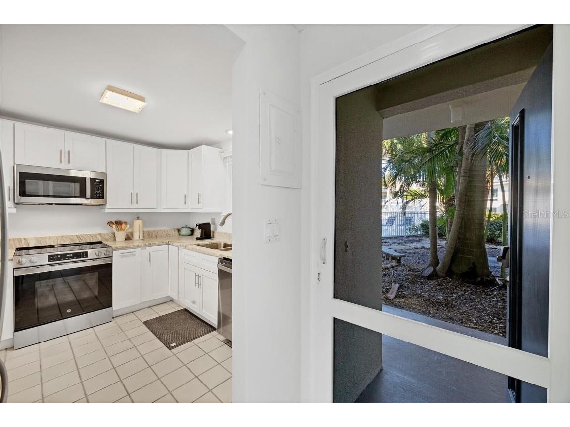 500 S Washington Drive #3A Sarasota FL 34236 A4670508 image3