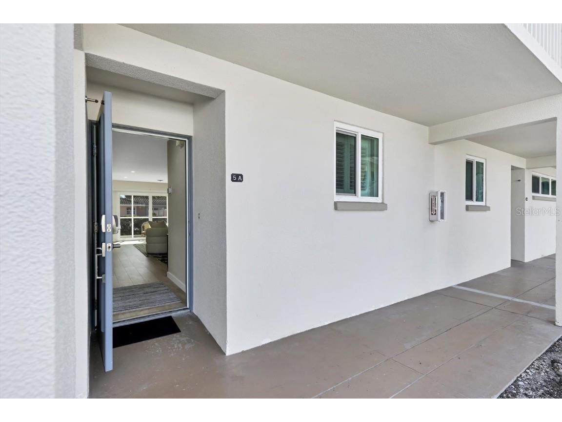 500 S Washington Drive #5A Sarasota FL 34236 A4673702 image2