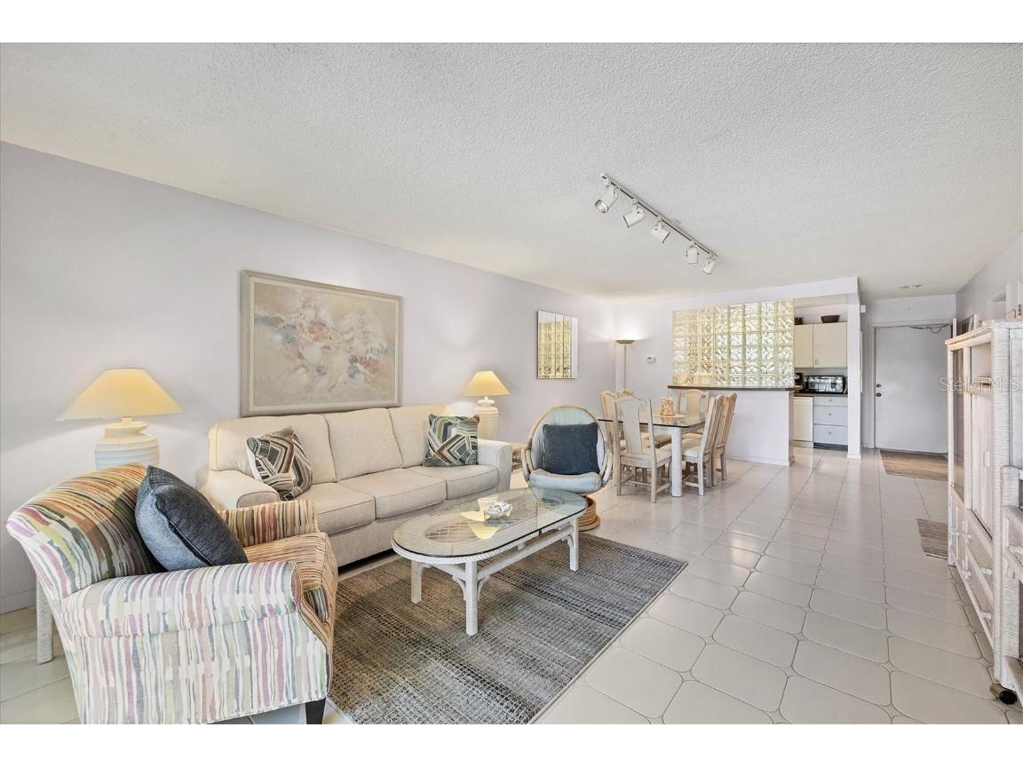 500 S Washington Drive #5B Sarasota FL 34236 A4604124 image2