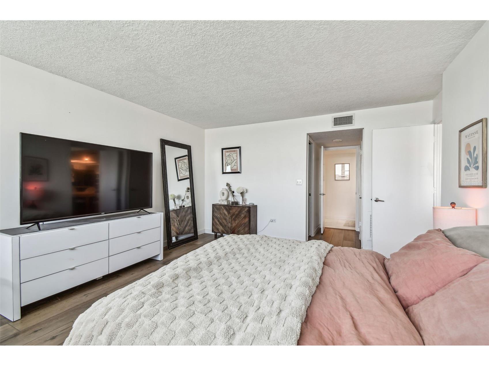 500 Treasure Island Causeway #607 Saint Petersburg FL 33706 TB8526247 image54