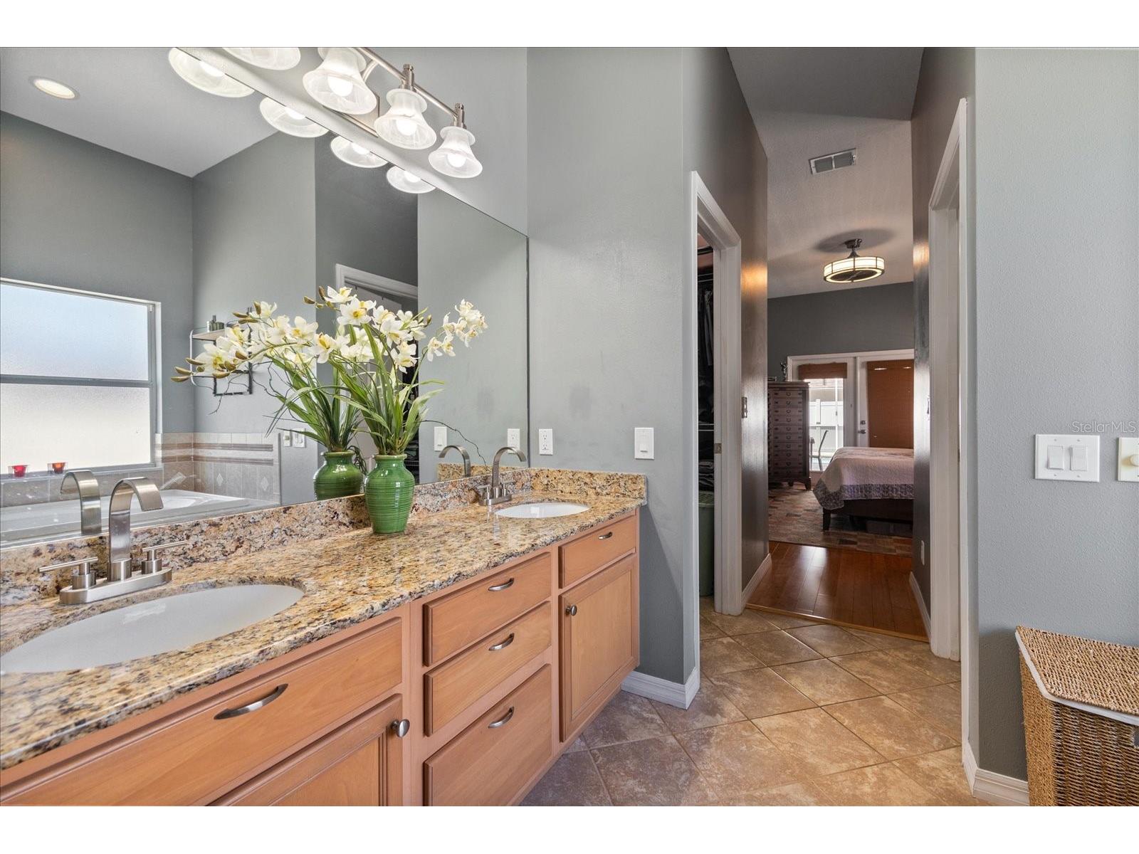 5001 44th Avenue N Saint Petersburg FL 33709 TB8483981 image17