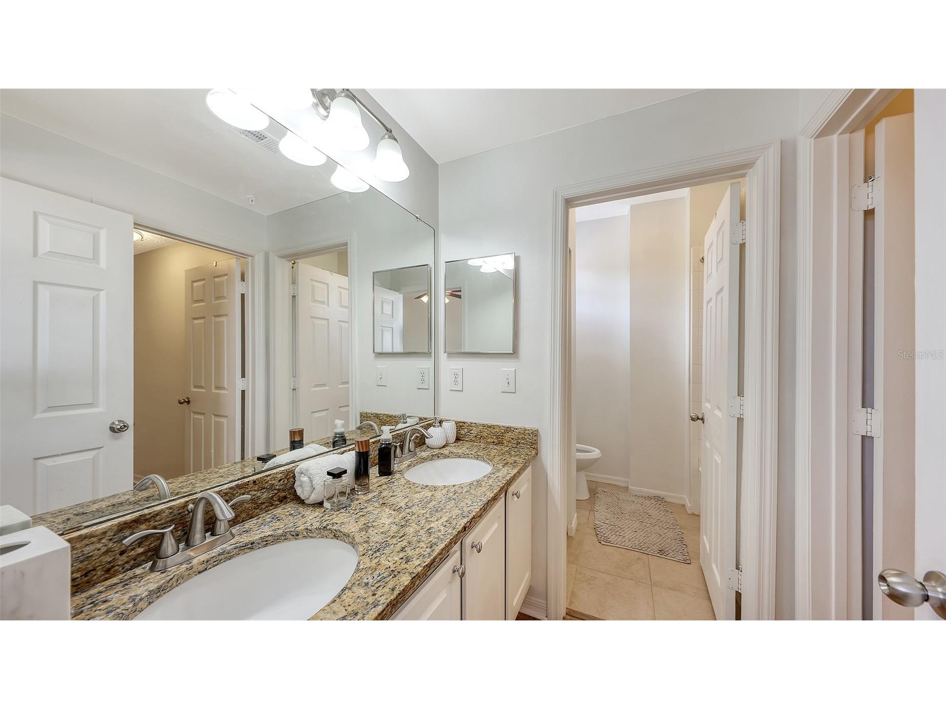 5001 Baraldi Circle #22-202 Sarasota FL 34235 A4693538 image20