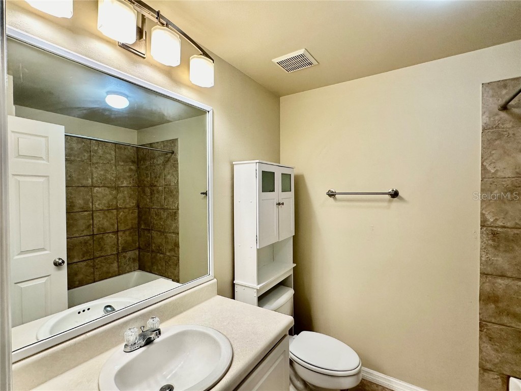 5001 Baraldi Circle #22-210 Sarasota FL 34235 A4671936 image16