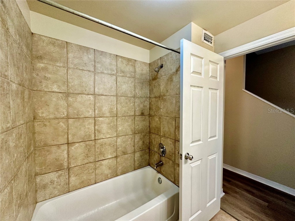 5001 Baraldi Circle #22-210 Sarasota FL 34235 A4671936 image17