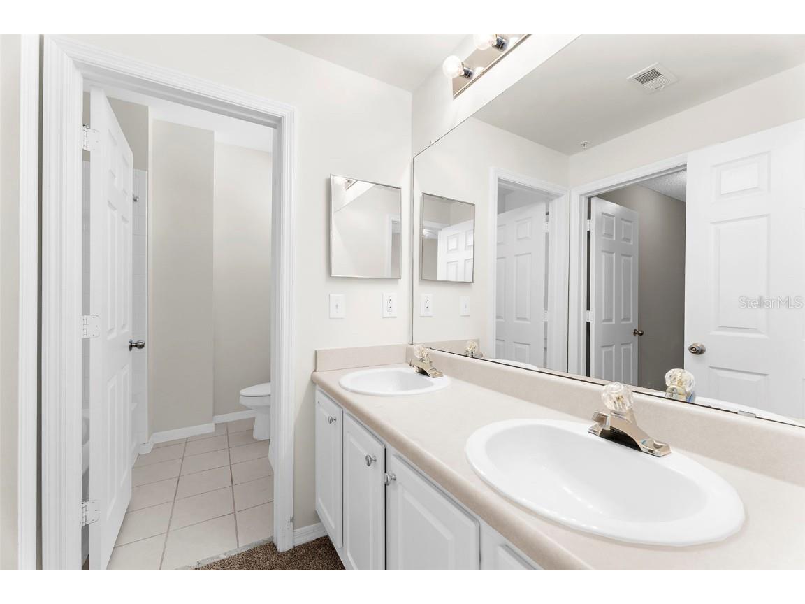 5001 Baraldi Circle #22-211 Sarasota FL 34235 A4669587 image18